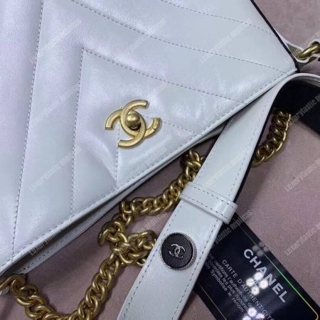 Chanel Hobo Handbag White - Image 4