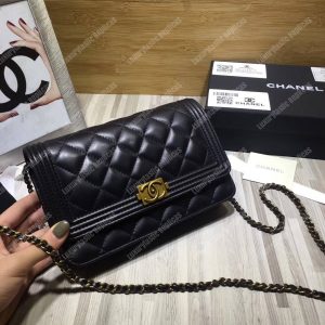 Chanel Le Boy Wallet On Chain – WOC Black Quilted Lambskin Gold-Toned - Image 3