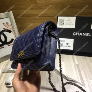 Chanel Le Boy Wallet On Chain – WOC Dark Blue Quilted Lambskin Gold-Toned - Image 4