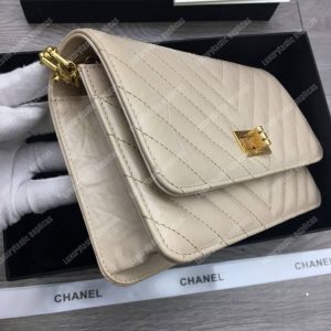 Chanel Reissue 2.55 Wallet On Chain – WOC Chevron Calfskin White Gold-Toned - Image 3