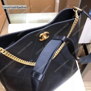 Chanel Hobo Handbag Black - Image 3