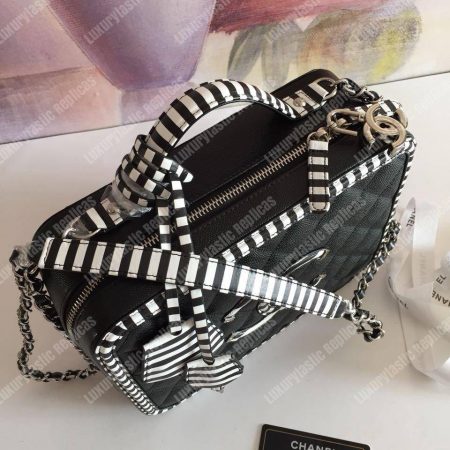 Chanel Large Vanity Case Black - Image 5