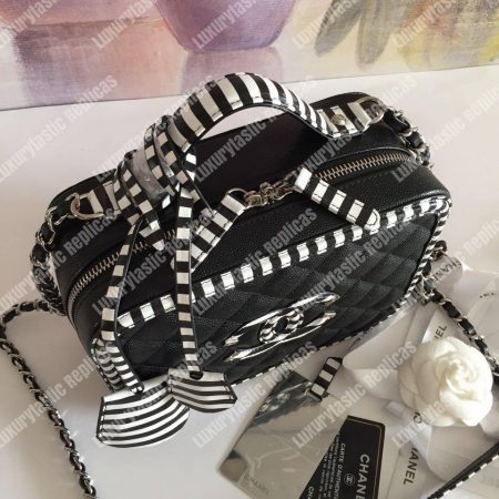 Chanel Medium Vanity Case Black - Image 4