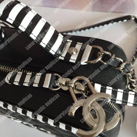 Chanel Medium Vanity Case Black - Image 6