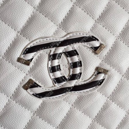 Chanel Medium Vanity Case White - Image 4
