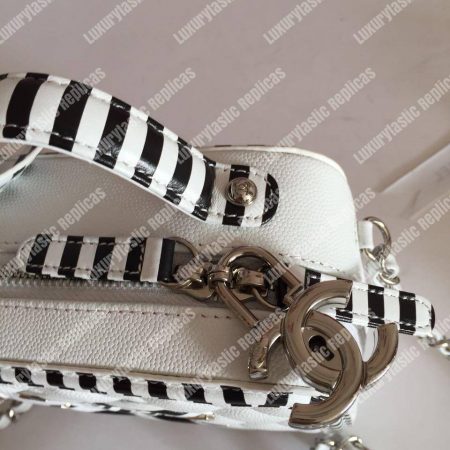 Chanel Small Vanity Case White - Image 3