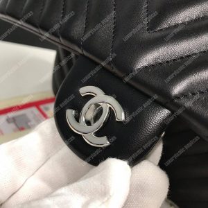 Chanel Classic Medium Handbag Black - Image 4