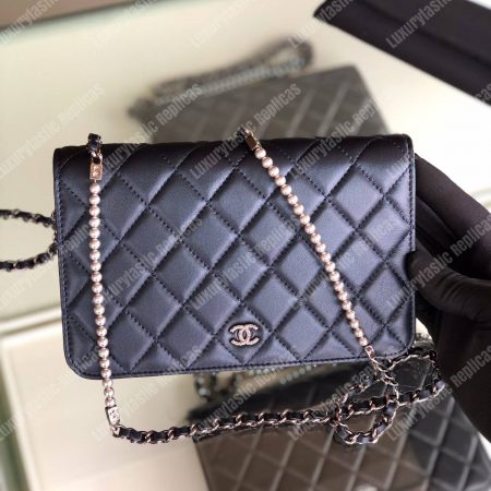 Chanel Pearl Wallet On Chain – WOC Classic Navy Blue Lambskin Gold-Toned - Image 3