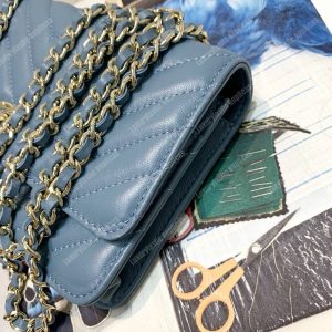 Chanel Wallet On Chain – WOC Chevron Lambskin Gold-Toned Metal Airforce Blue - Image 4