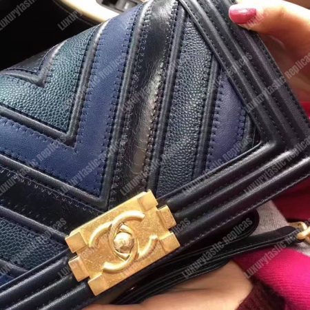 Chanel Medium Boy Flap Bag Black - Image 4