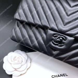 Chanel Classic Medium Handbag Black - Image 7