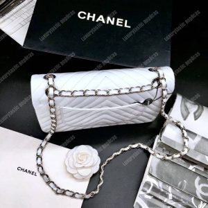 Chanel Classic Medium Handbag White - Image 5