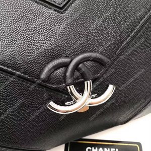 Chanel Medium Flap Bag Black - Image 8