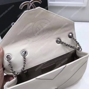 Chanel Medium Flap Bag White - Image 4