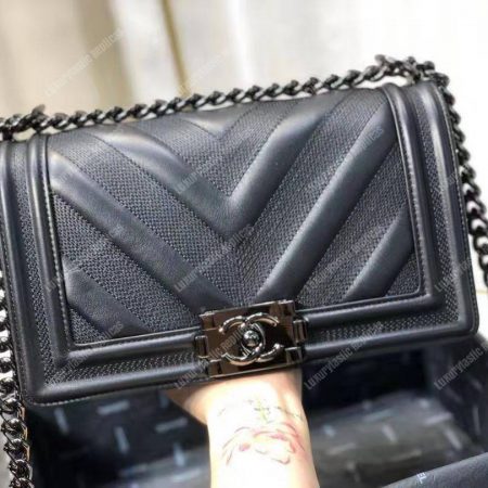 Chanel Boy Handbag Calfskin Ruthenium - Image 3