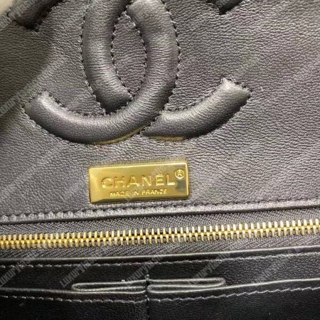 Chanel Classic Medium Handbag Black - Image 20