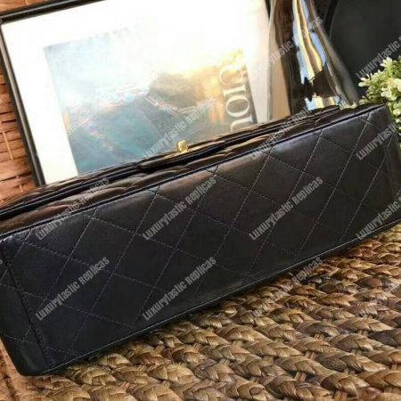 Chanel Classic Flap Maxi Black Lambskin-Gold Tone Metal - Image 3