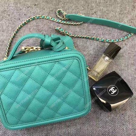 Chanel Large Vanity Case Green - Image 3