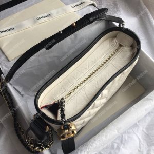 Chanel’s Gabrielle Small Hobo Bag White - Image 4