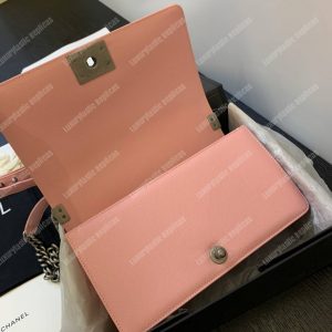 Chanel Boy Medium Caviar Leather Pink - Image 7
