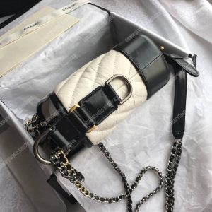 Chanel’s Gabrielle Small Hobo Bag White - Image 3
