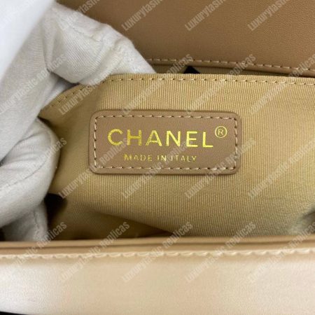 Chanel Medium Boy Flap Bag - Image 14