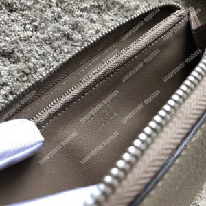 LV Comete Wallet Autres Cuirs Galet - Image 3