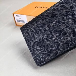 LV Brazza Wallet Taiga Leather Noir - Image 5