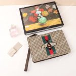 Gucci GG Supreme Men’s Bag With Bee