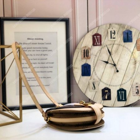 LV Chantilly Lock Monogram Creme - Image 4