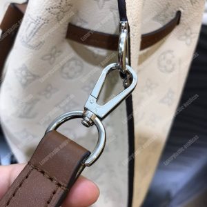 LV Girolata Handbag Mahina Creme - Image 5
