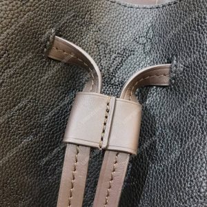 LV Girolata Handbag Mahina Noir - Image 9