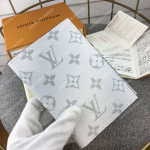 LV Passport Cover Taiga Monogram White - Image 4