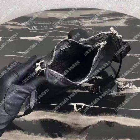 Prada Re-edition 2005 Nylon Shoulder Bag Black - Image 5