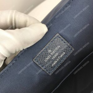 LV Roman PM Taiga Leather Bleu Marine - Image 9