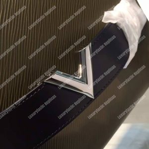 LV Pochette Essential V - Image 7