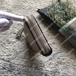 LV Comete Wallet Autres Cuirs Galet - Image 5