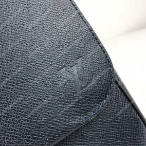 LV Roman PM Taiga Leather Bleu Marine - Image 7