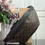 LV Discovery Bumbag Monogram Canvas