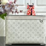 LV Discovery Pochette Monogram White
