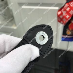 LV Pochette Voyage MM Damier Graphite Pixel - Image 8