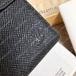 LV Small Ring Agenda Cover Taiga Leather - Image 7