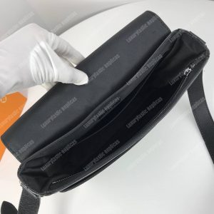 LV Roman PM Taiga Leather Noir - Image 5