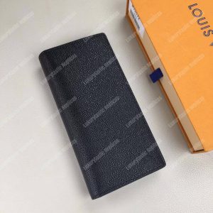 LV Brazza Wallet Taiga Leather Noir - Image 4