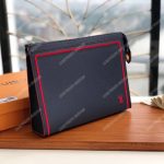 LV Pochette Voyage MM Taiga Leather Bleu marine