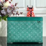 LV Discovery Pochette Monogram Vert