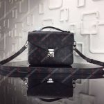 LV Pochette Métis Monogram Infrarouge Canvas