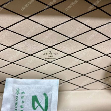 LV Petite Malle Monogram - Image 8