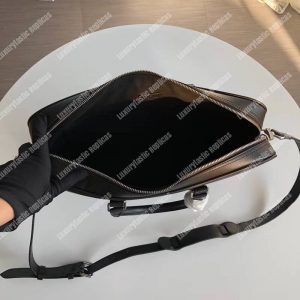 LV Porte-Documents Voyage PM Taiga Leather Noir - Image 7