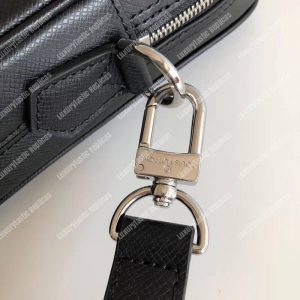 LV Porte-Documents Voyage PM Taiga Leather Noir - Image 4